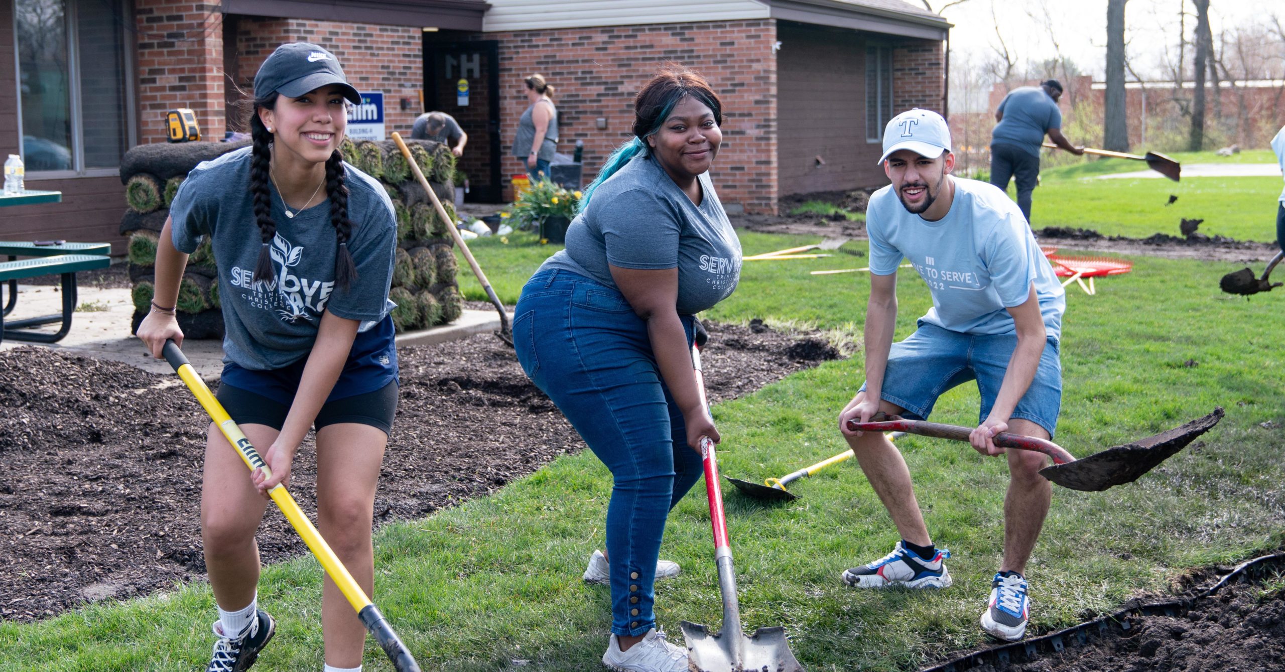 Love Palos: students doing volunteer work