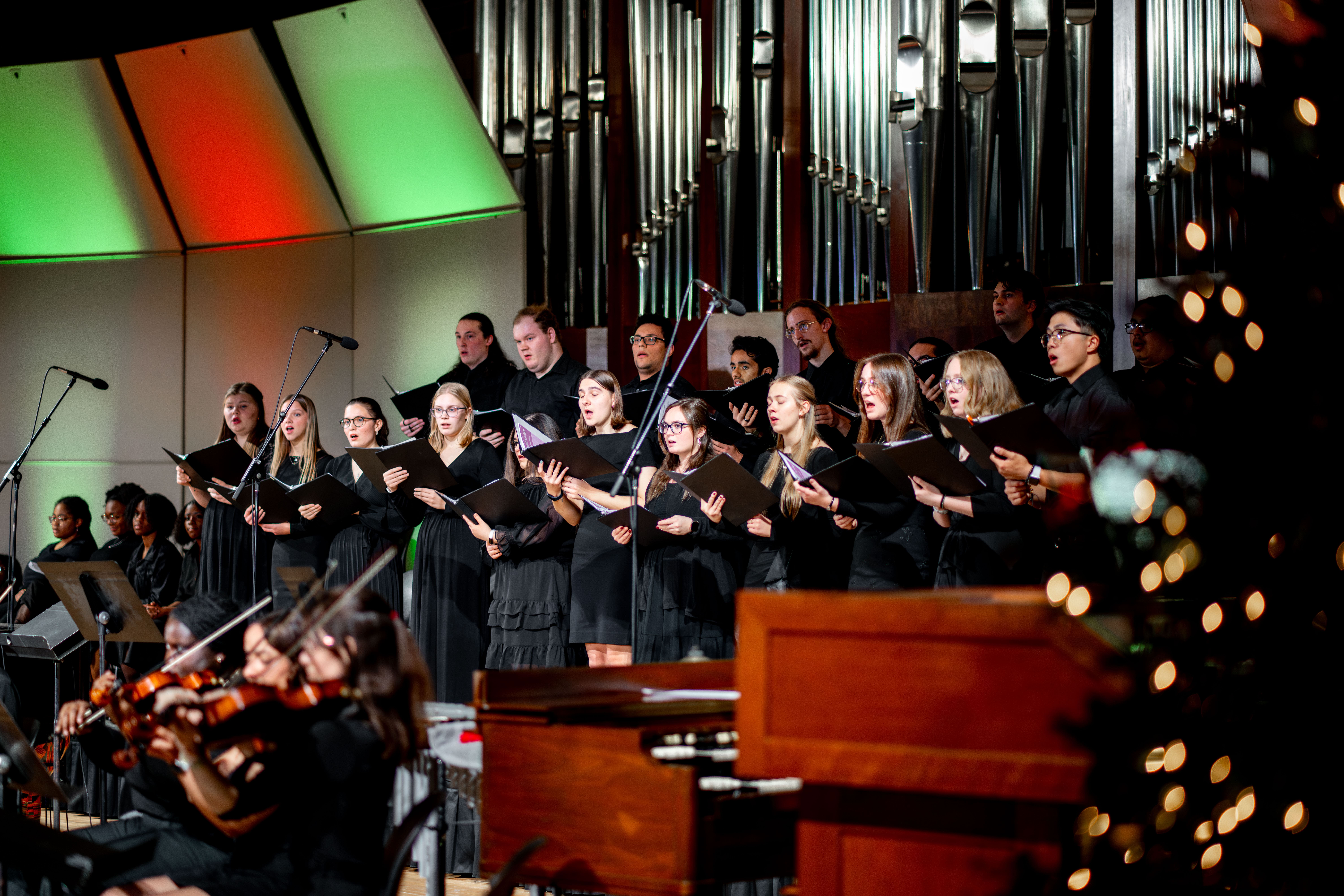 On December 2nd, the music department at Trinity Christian College welcomed the community to its annual Christmastide program in the Ozinga Chapel.
