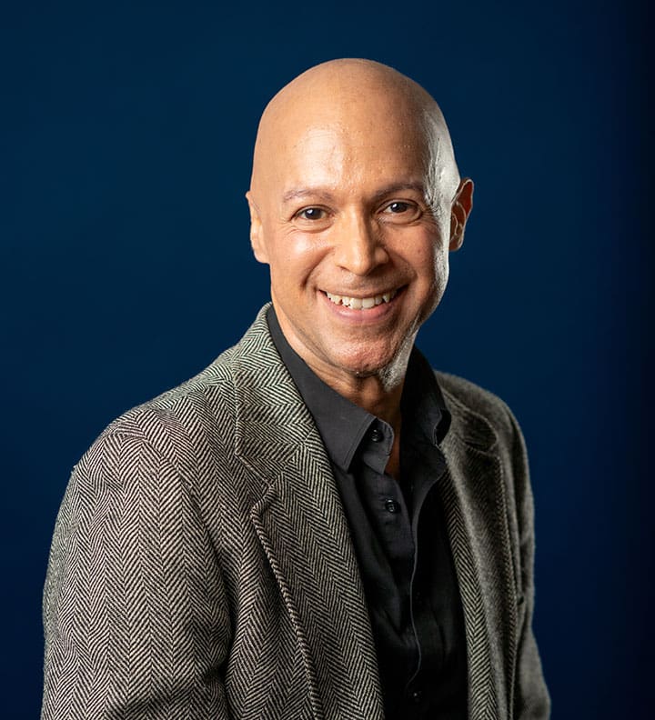 “What role does the thinking, feeling Christian stand to play, however, in the work of healing?” In his courses, Dr. Erick Sierra seeks to boldly confront this fractured condition as it presents itself in 20th century literature.